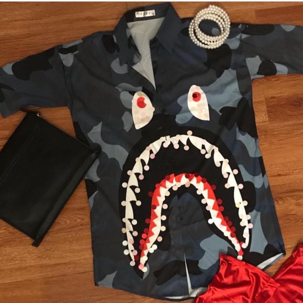 Wide Mouth 👄 button up